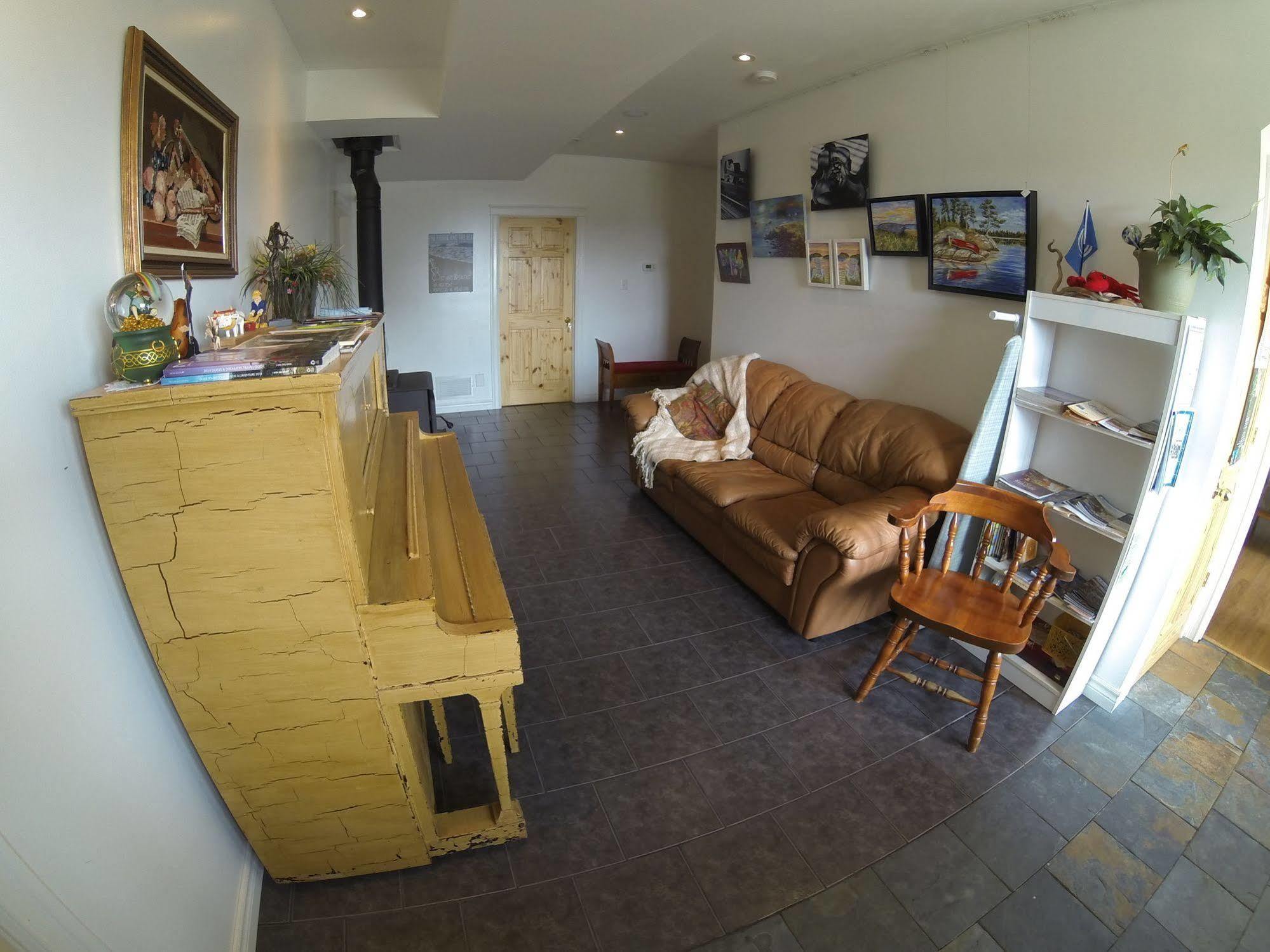 The Fiddle And The Sea Bed And Breakfast Port Hood Exterior foto